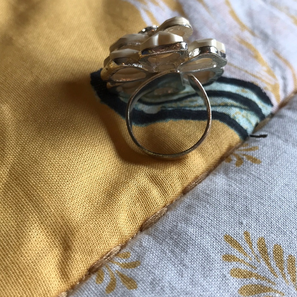 Flower ring - Picture 3 of 3
